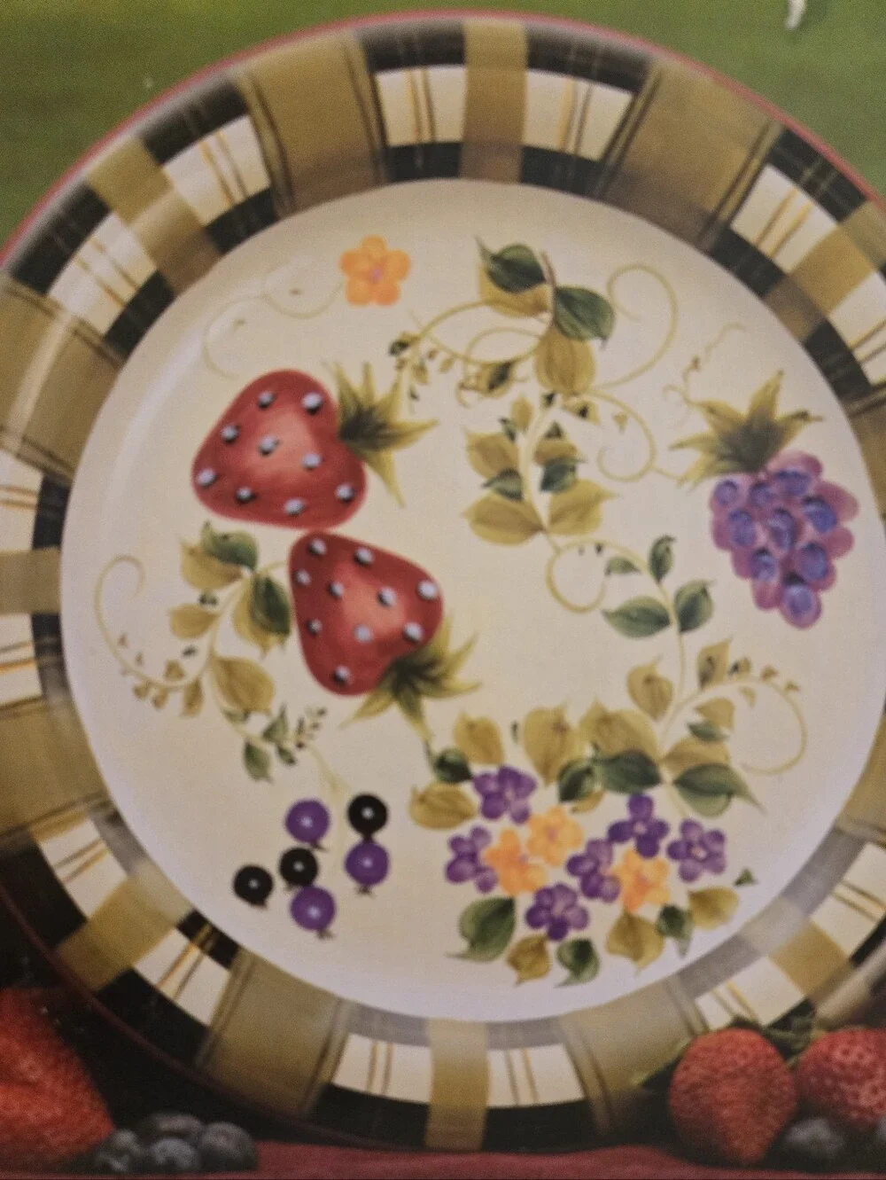 Oneida Strawberry Plaid Dinner Plate